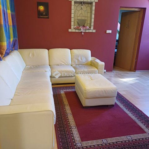 Kiadó téglalakás, albérlet, Pécsett 150 E Ft / hó, 2 szobás