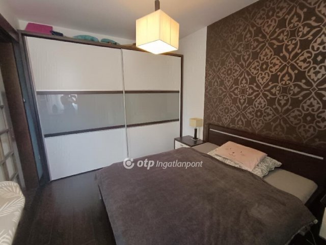 Eladó téglalakás, Szigetszentmiklóson 65 M Ft, 2 szobás