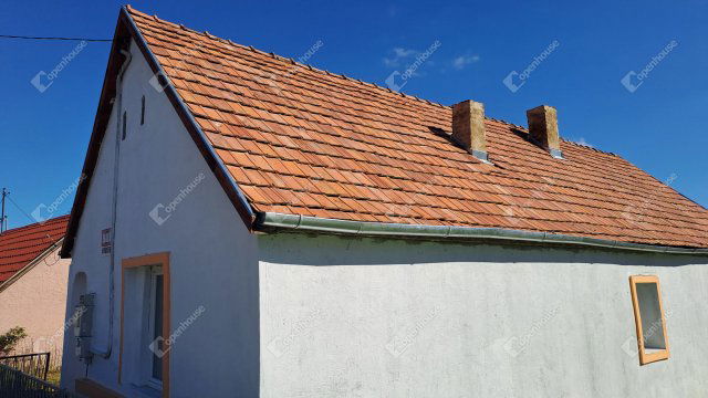 Eladó családi ház, Baksán 10 M Ft, 2 szobás