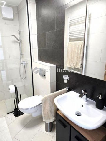 Eladó téglalakás, Pécsett 54.9 M Ft, 2 szobás