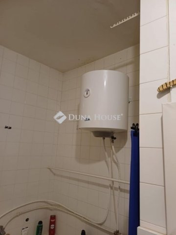 Eladó téglalakás, Pécsett 44.5 M Ft, 2 szobás