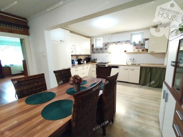 Eladó családi ház, Kerekegyházán 89.999 M Ft, 4 szobás