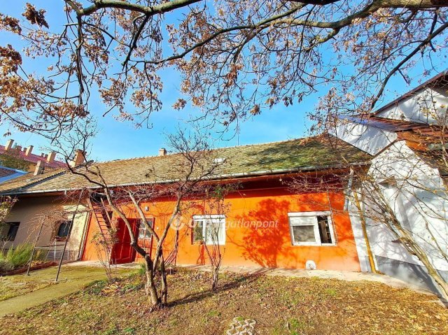 Eladó téglalakás, Kecskeméten 42.5 M Ft, 2 szobás