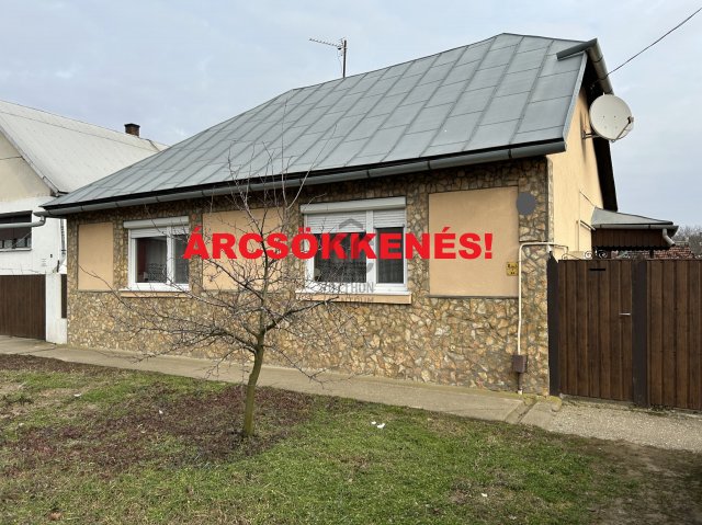 Eladó családi ház, Mándokon 28.9 M Ft, 3 szobás