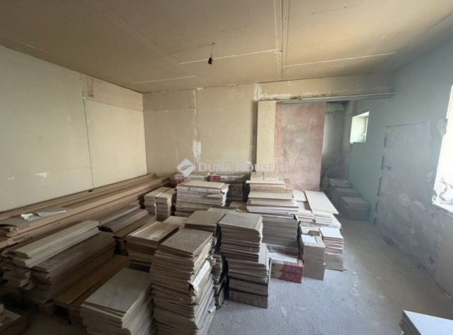 Eladó családi ház, Bicskén 47.5 M Ft, 2 szobás