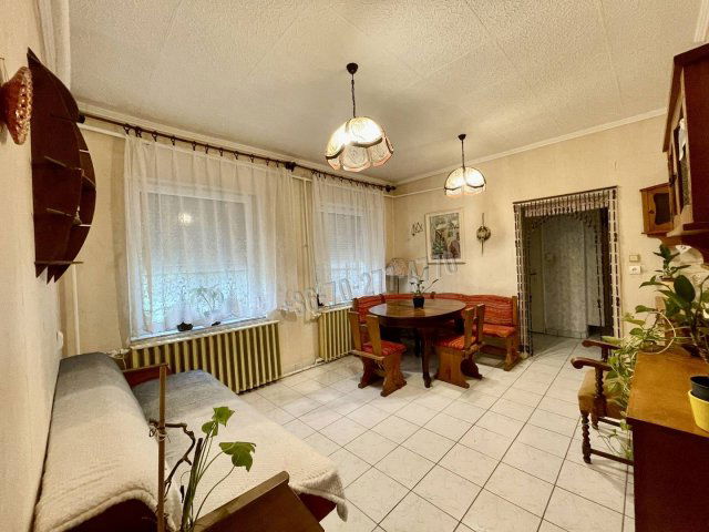 Eladó családi ház, Oroszlányban, Ifjúmunkás utcában 48.3 M Ft