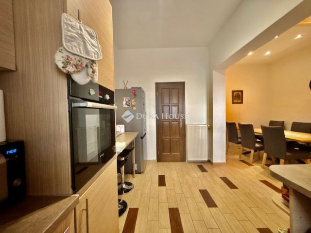 Eladó családi ház, Budapesten, XIV. kerületben 235.9 M Ft