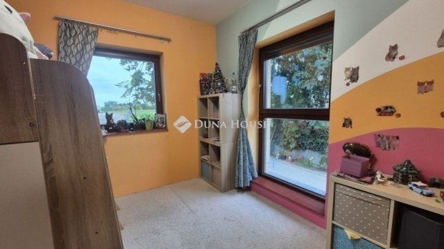 Eladó családi ház, Mogyoródon 158.499 M Ft, 6 szobás