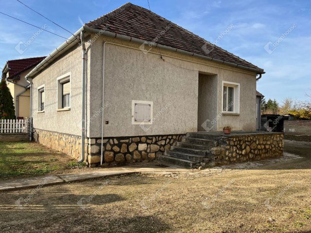 Eladó családi ház, Fertődön 47.5 M Ft, 3+2 szobás