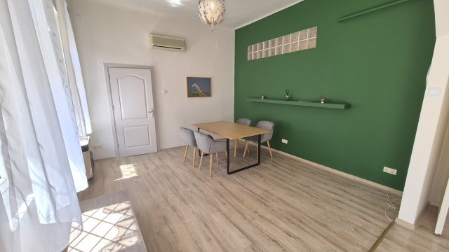 Kiadó téglalakás, albérlet, VI. kerületben, Vörösmarty utcában