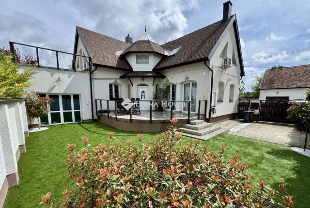 Eladó családi ház, Székesfehérvárott 165 M Ft, 6 szobás