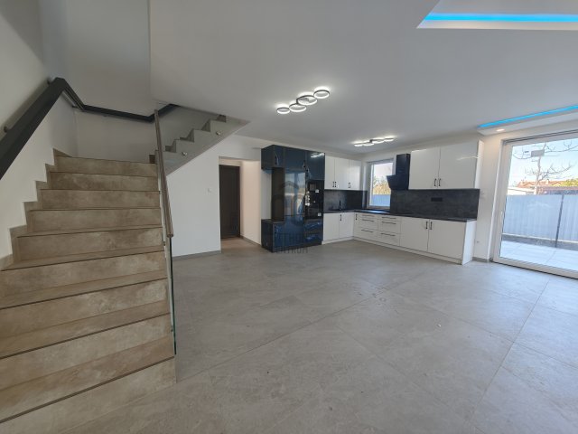 Eladó ikerház, Vecsésen 154.9 M Ft, 6 szobás