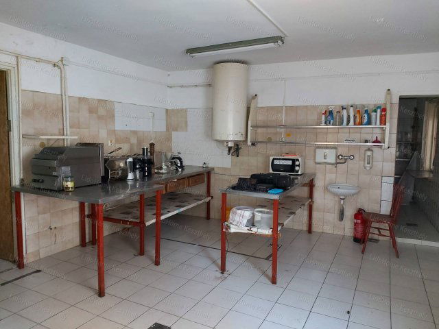 Eladó hotel, Balatonmáriafürdőn 95 M Ft, 10 szobás