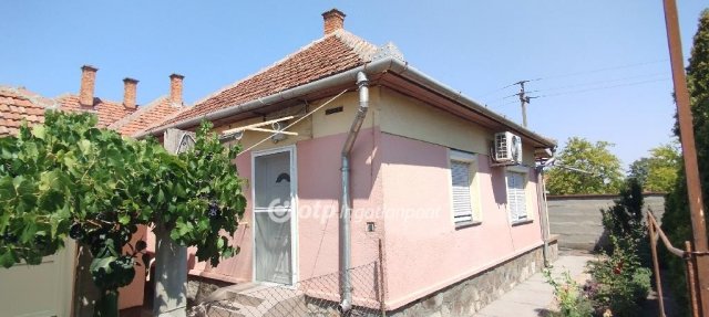 Eladó családi ház, Jászberényben 32.99 M Ft, 1+2 szobás