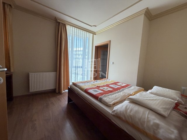 Eladó téglalakás, Baján 75.9 M Ft, 4 szobás