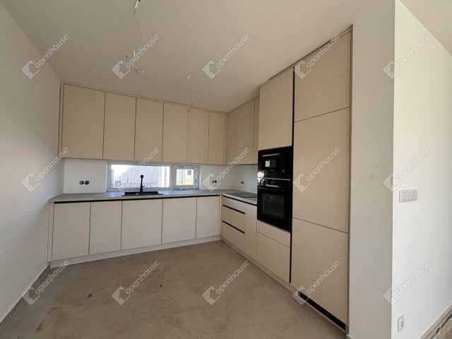 Eladó családi ház, Győrságon 63.9 M Ft, 3 szobás