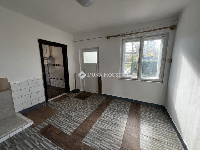 Eladó családi ház, Tokodaltárón 39.9 M Ft, 2 szobás