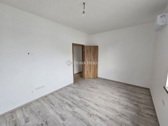 Eladó családi ház, Pécsett 129.9 M Ft, 4 szobás