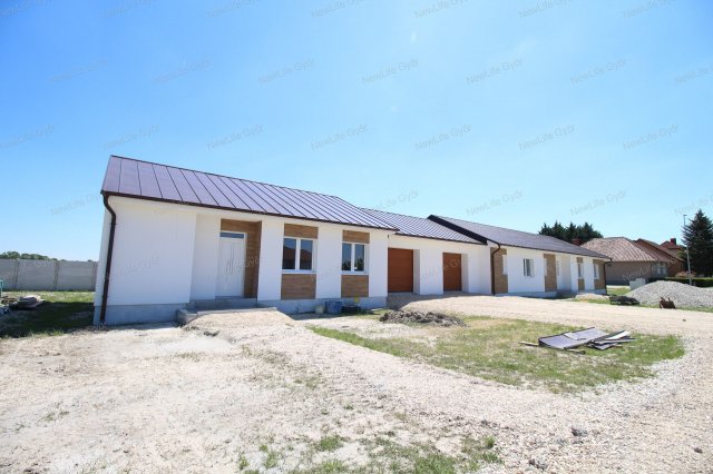 Eladó ikerház, Dunaszegen 89 M Ft, 3 szobás