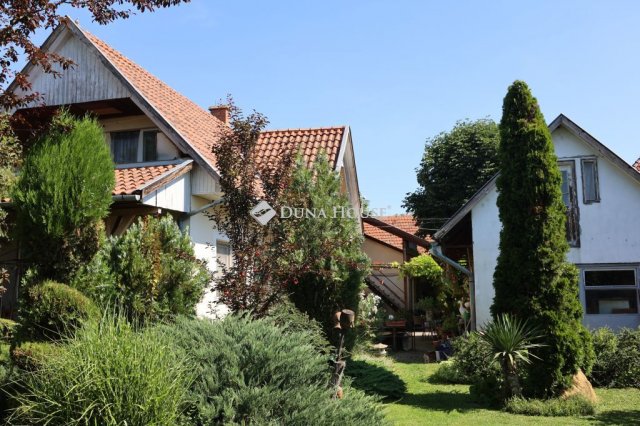 Eladó családi ház, Gyulán 125 M Ft, 9 szobás