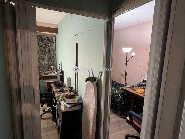 Eladó családi ház, Daruszentmiklóson 11 M Ft, 4 szobás