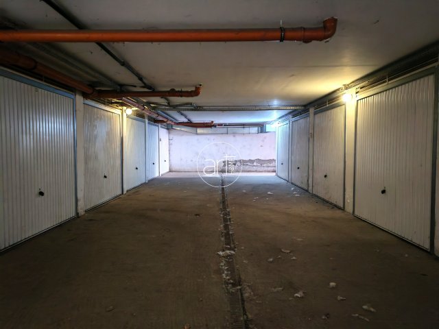 Eladó garázs, Szegeden, Rózsa utcában 12 M Ft