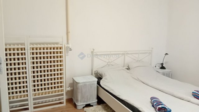 Eladó családi ház, Siófokon 95.5 M Ft, 8 szobás