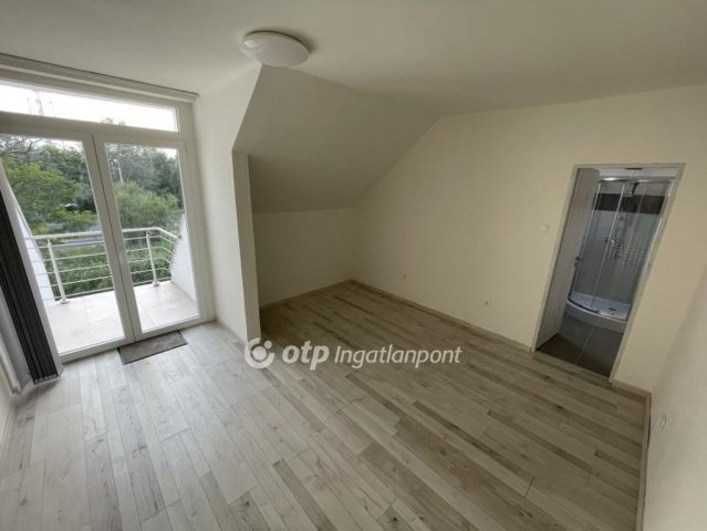 Eladó családi ház, Balatonbogláron 399 M Ft, 12 szobás