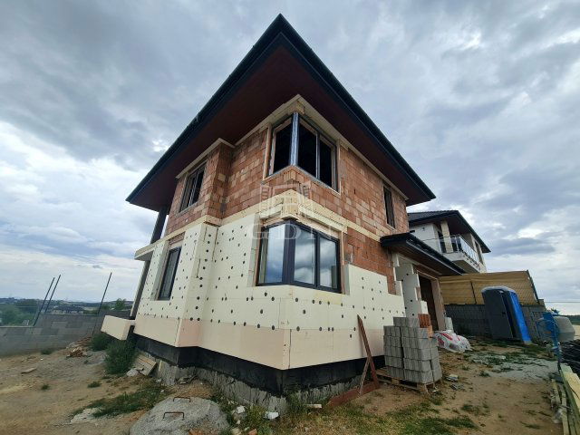 Eladó családi ház, Kerepesen 150 M Ft, 4 szobás