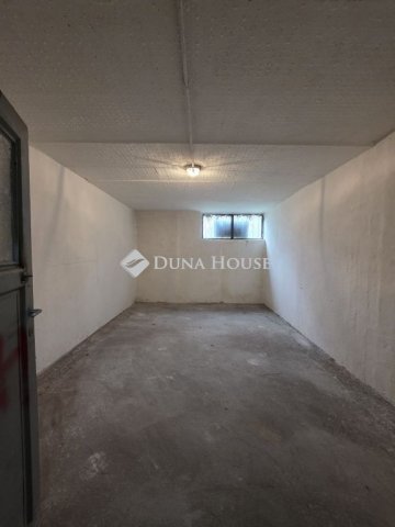 Eladó ipari ingatlan, Budapesten, XIV. kerületben, Angol utcában