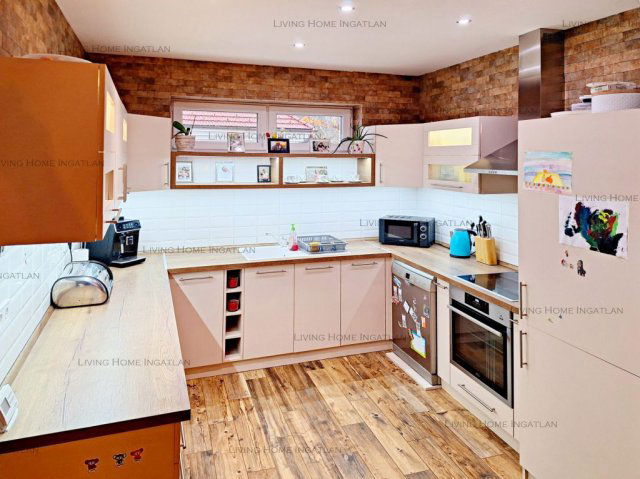 Eladó családi ház, Bicskén 175 M Ft, 4 szobás