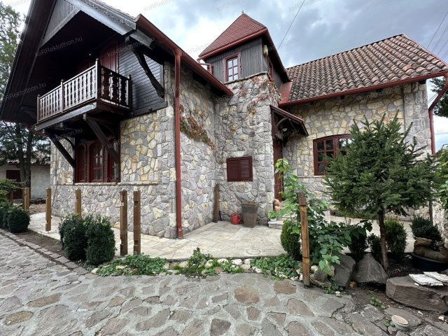 Eladó családi ház, Jászberényben 115 M Ft, 1+3 szobás
