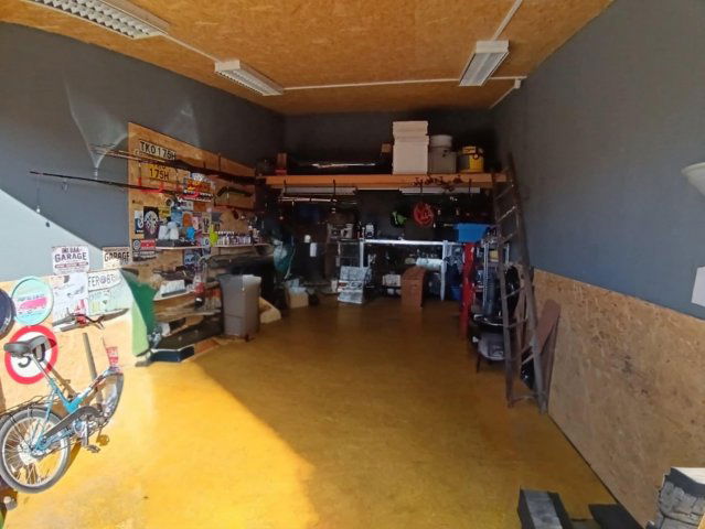 Eladó garázs, Oroszlányban 8 M Ft / költözzbe.hu