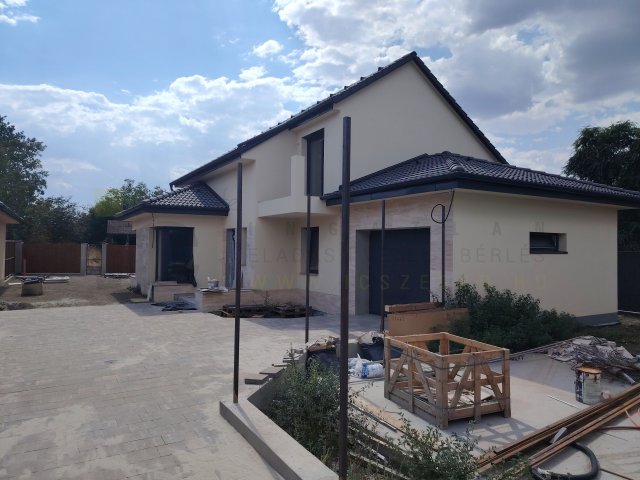 Eladó családi ház, Szegeden, Gerle utcában 175 M Ft, 4 szobás