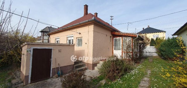 Eladó családi ház, Devecseren 36.9 M Ft, 3 szobás