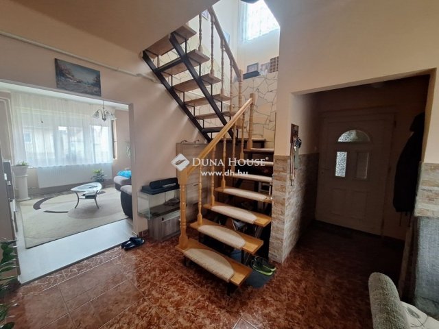 Eladó családi ház, Sárváron 67 M Ft, 5 szobás
