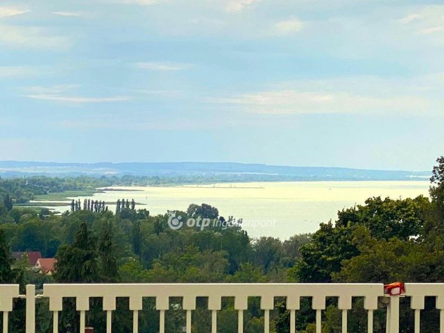 Eladó családi ház, Fonyódon 129 M Ft, 7+5 szobás