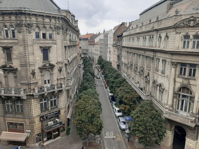Eladó téglalakás, Budapesten, V. kerületben 143.9 M Ft, 2 szobás