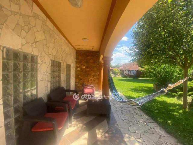 Eladó családi ház, Jászberényben 75 M Ft, 3 szobás