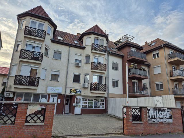 Eladó téglalakás, Szolnokon 52.9 M Ft, 2+1 szobás