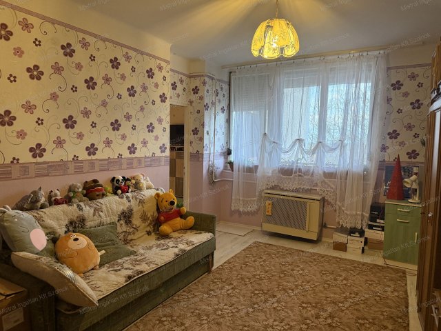 Eladó panellakás, Törökszentmiklóson 25.99 M Ft, 3 szobás