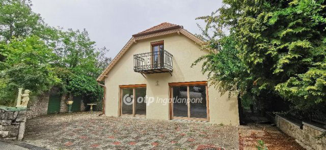 Eladó családi ház, Pannonhalmán 159 M Ft, 5 szobás