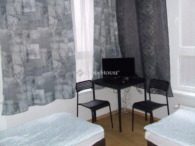 Eladó panellakás, Esztergomban 112 M Ft, 5 szobás