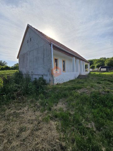 Eladó családi ház, Baksán 10 M Ft, 2 szobás