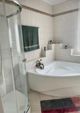 Eladó családi ház, Debrecenben 280 M Ft, 9+3 szobás