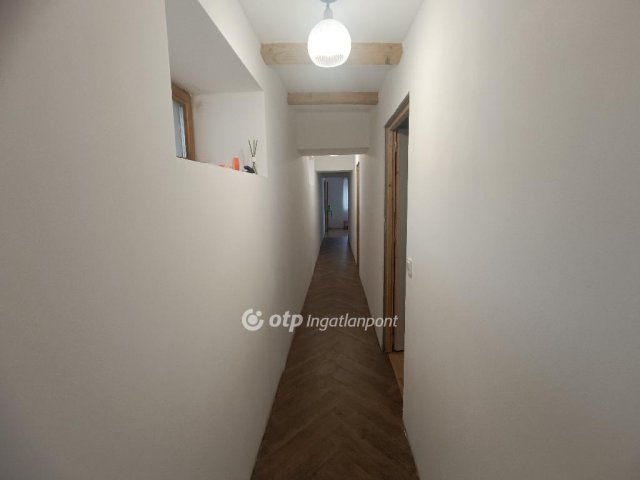 Eladó családi ház, Sukorón 104.9 M Ft, 3+1 szobás