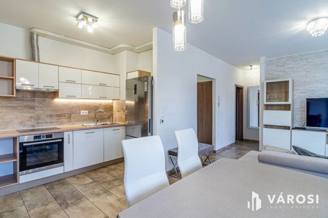 Kiadó téglalakás, albérlet, Szegeden 350 E Ft / hó, 3 szobás