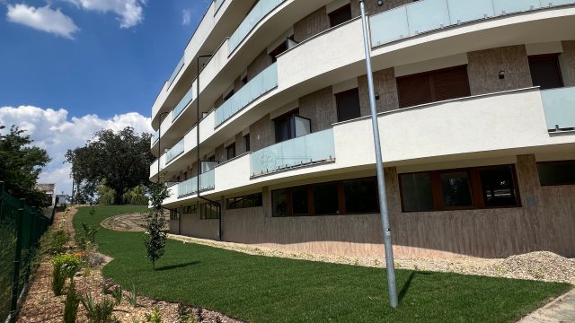 Eladó téglalakás, Szegeden 104 M Ft, 3 szobás