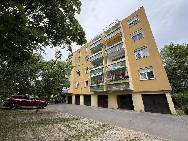 Eladó garázs, Budapesten, IV. kerületben 15.9 M Ft