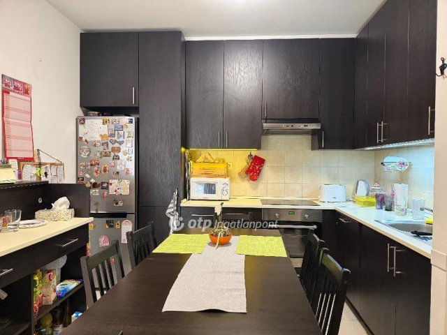 Eladó téglalakás, Székesfehérvárott 78.99 M Ft, 2+1 szobás